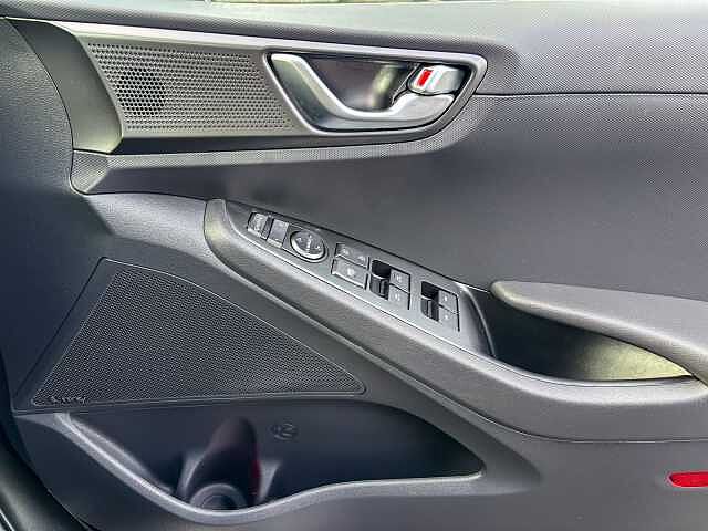 Hyundai IONIQ 1.6 GDi Hybrid Premium 5dr DCT